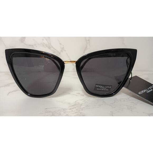 KENDALL + KYLIE "Clara" Black Oversized Womens Cat Eye Sunglasses - NEW - Picture 1 of 7